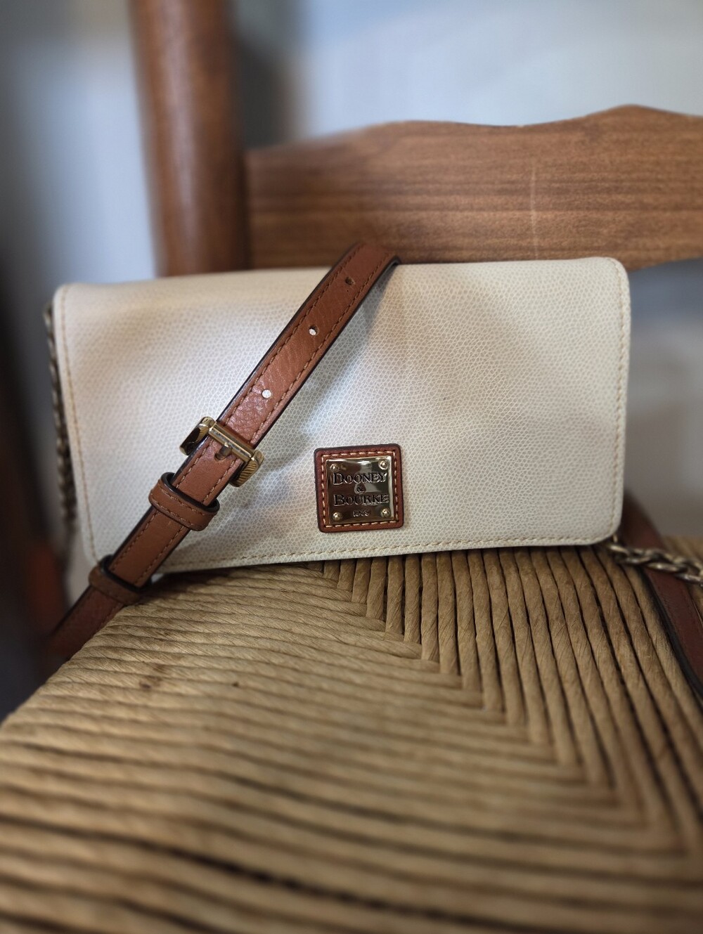 DOONEY & BOURKE 1975 CROSSBODY  WALLET CREAM W RED INTERIOR